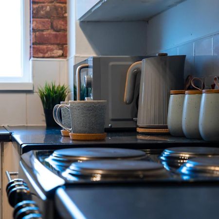 Flat 1 - King Bed, Parking, Workspace, Wi-Fi, Corporates ノッティンガム エクステリア 写真