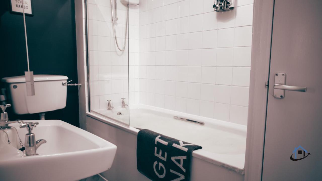 Flat 1 - King Bed, Parking, Workspace, Wi-Fi, Corporates ノッティンガム エクステリア 写真