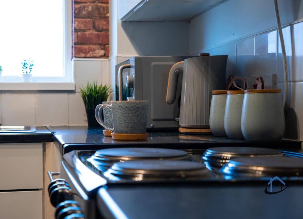 Flat 1 - King Bed, Parking, Workspace, Wi-Fi, Corporates ノッティンガム エクステリア 写真