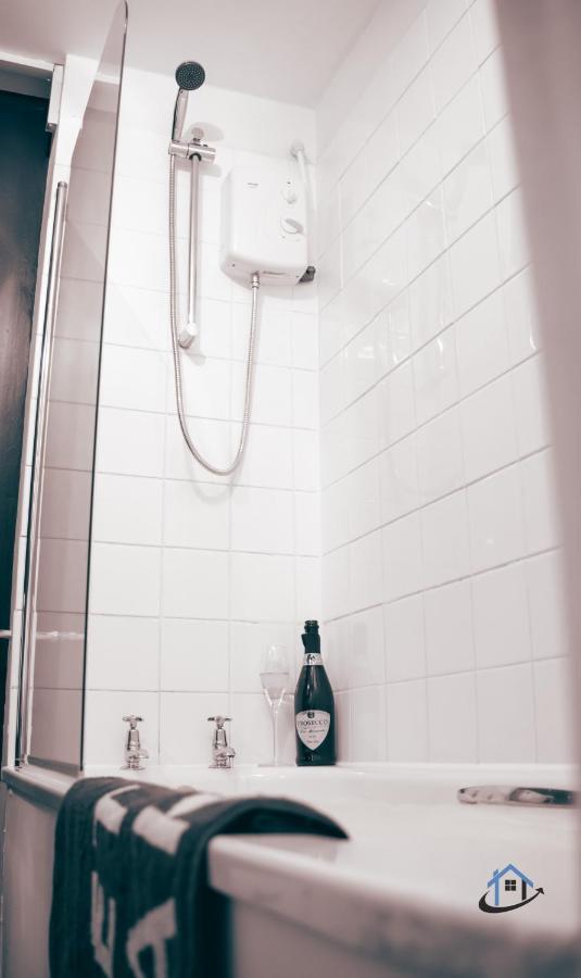 Flat 1 - King Bed, Parking, Workspace, Wi-Fi, Corporates ノッティンガム エクステリア 写真